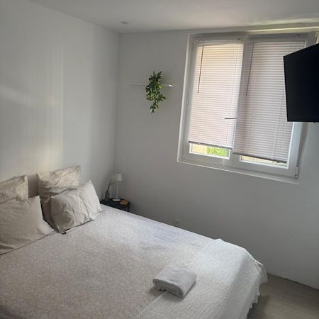 Privat Room In Private Security Residence With Free Parking, 1 Minute From Tramway, 9 Minutes From De Center, Accessible All Transports Nizza Esterno foto