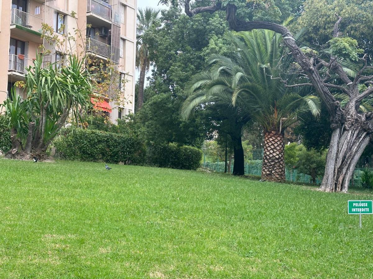 Privat Room In Private Security Residence With Free Parking, 1 Minute From Tramway, 9 Minutes From De Center, Accessible All Transports Nizza Esterno foto