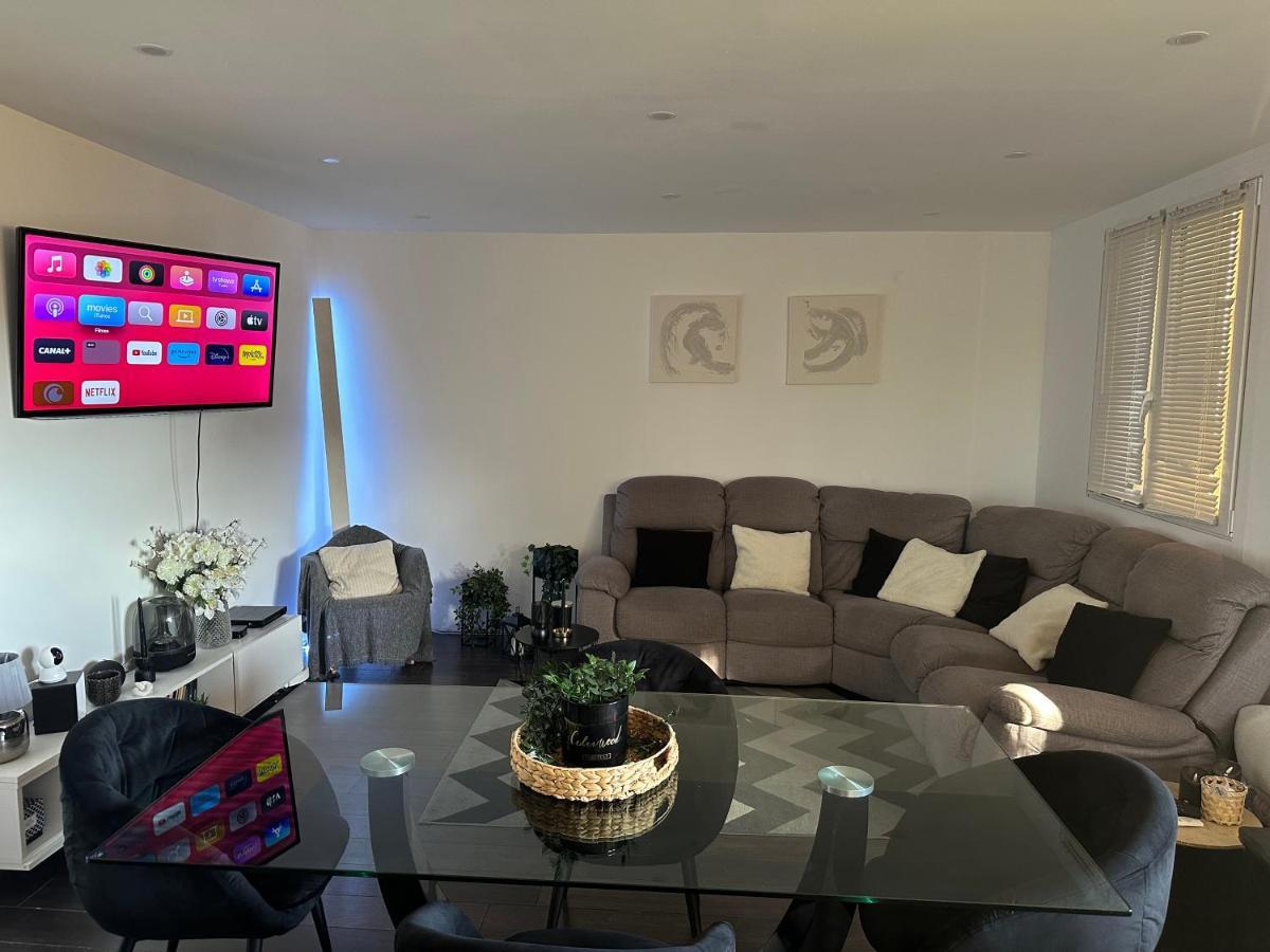 Privat Room In Private Security Residence With Free Parking, 1 Minute From Tramway, 9 Minutes From De Center, Accessible All Transports Nizza Esterno foto